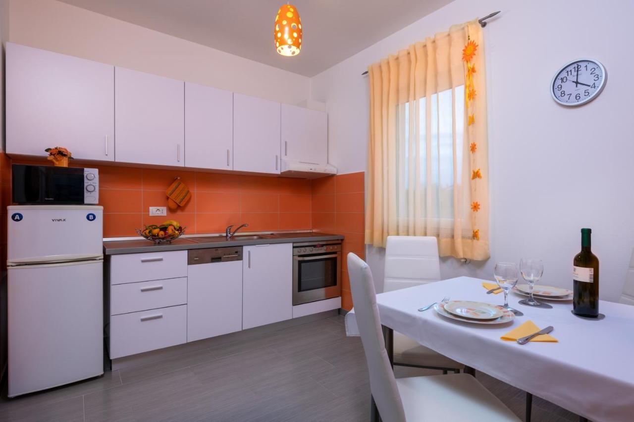 Apartments Greta & Ivona Пула Екстериор снимка
