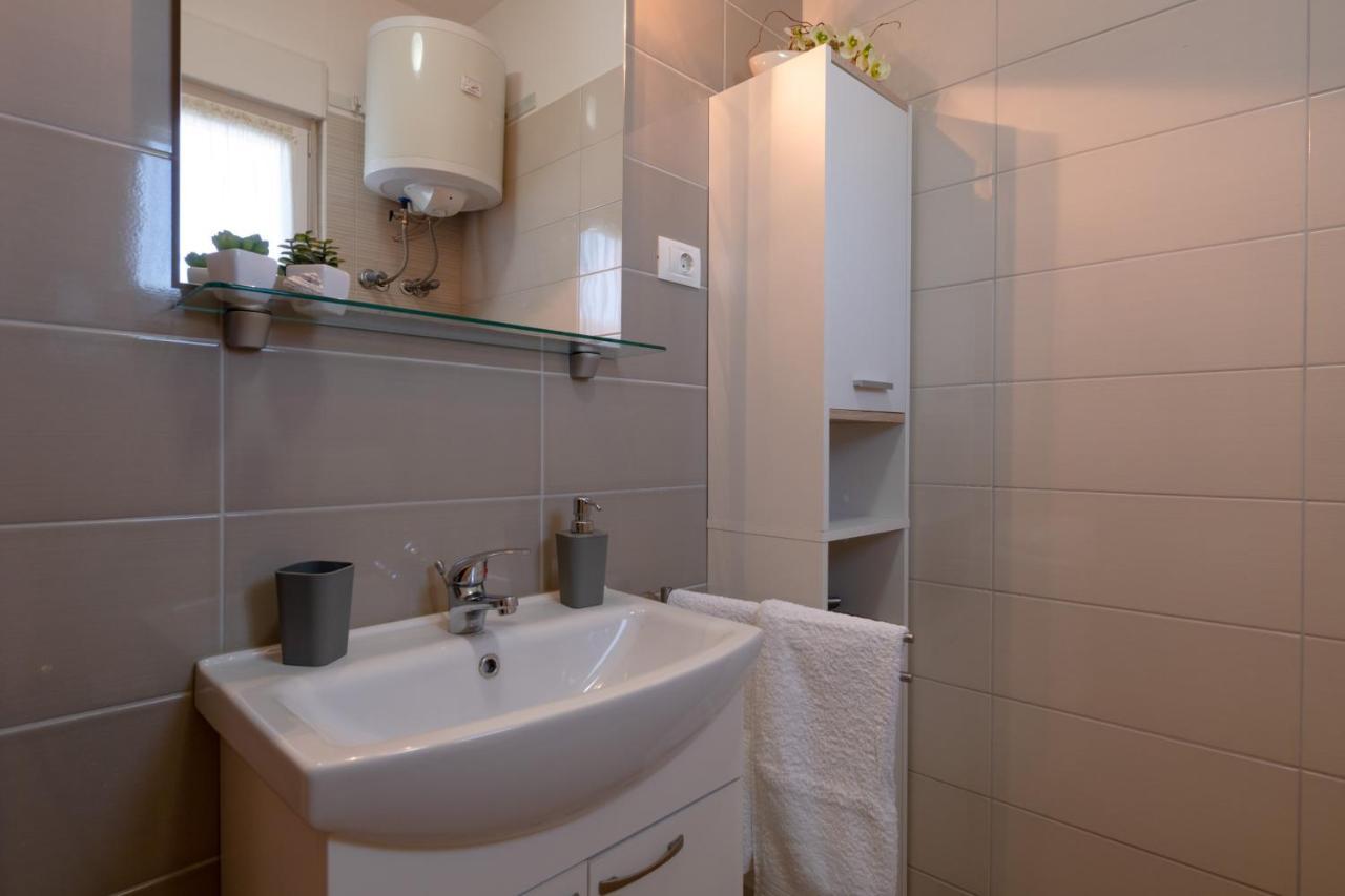 Apartments Greta & Ivona Пула Екстериор снимка
