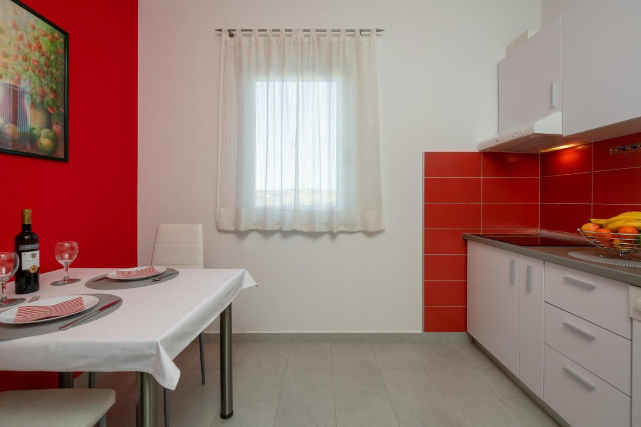 Apartments Greta & Ivona Пула Екстериор снимка